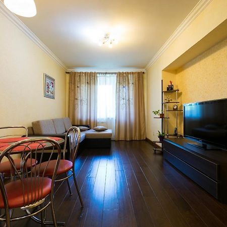 Nadezhda Apartments In Touristic Area, On The Dostyk Avenue 89 Almaty Exteriér fotografie