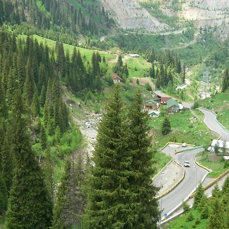 Nadezhda Apartments In Touristic Area, On The Dostyk Avenue 89 Almaty Exteriér fotografie