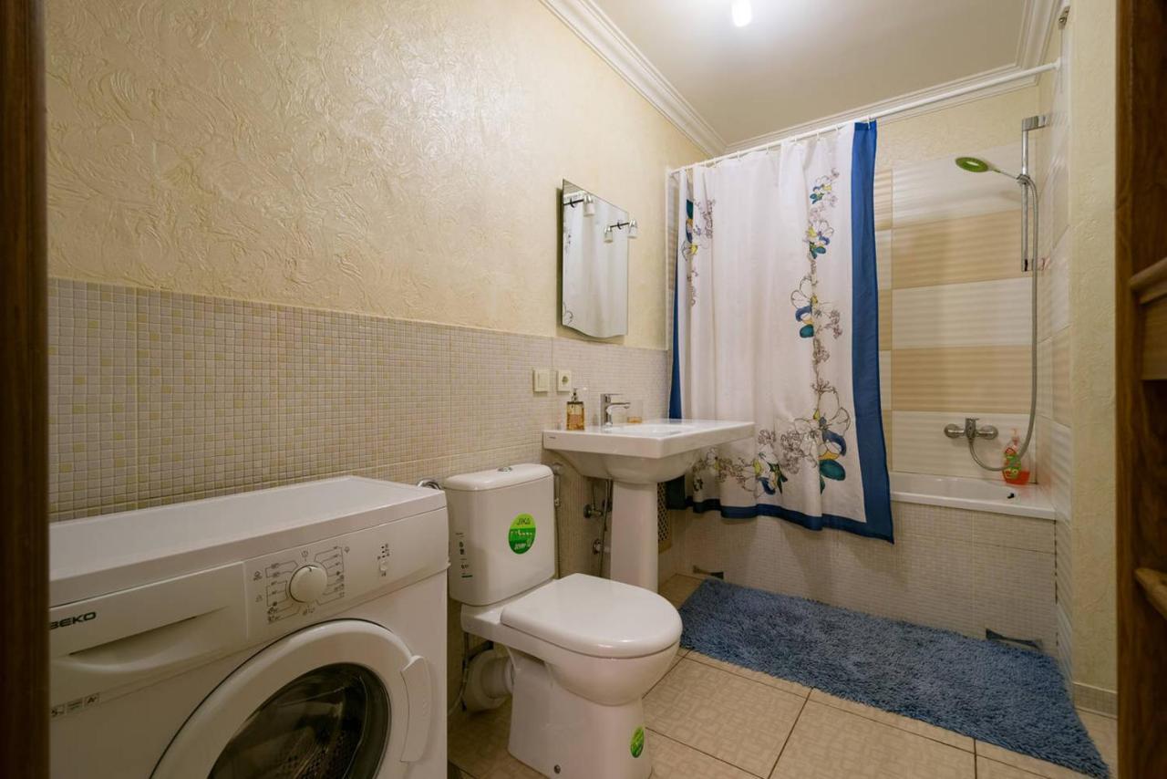 Nadezhda Apartments In Touristic Area, On The Dostyk Avenue 89 Almaty Exteriér fotografie