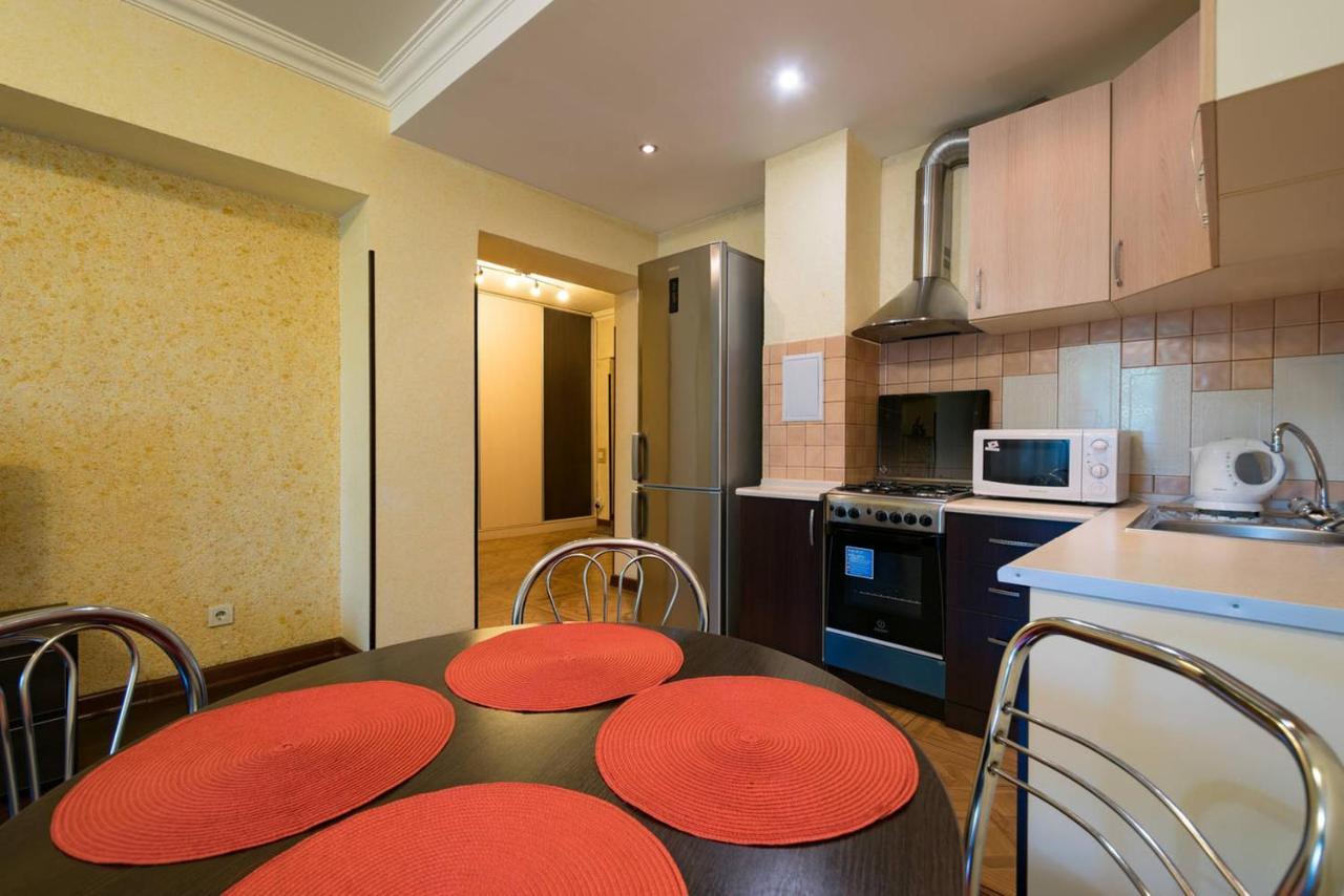 Nadezhda Apartments In Touristic Area, On The Dostyk Avenue 89 Almaty Exteriér fotografie
