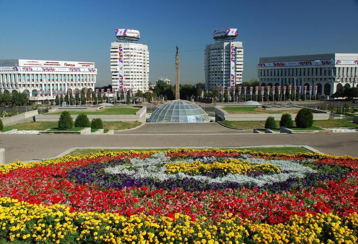 Nadezhda Apartments In Touristic Area, On The Dostyk Avenue 89 Almaty Exteriér fotografie