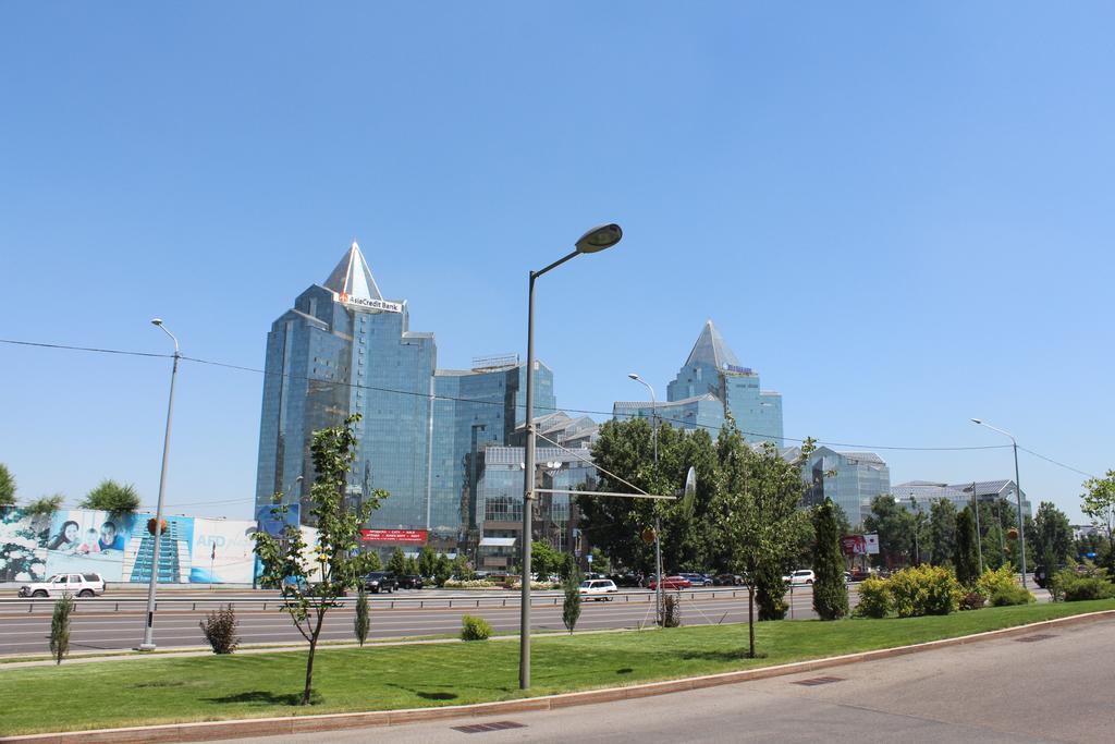 Nadezhda Apartments In Touristic Area, On The Dostyk Avenue 89 Almaty Exteriér fotografie