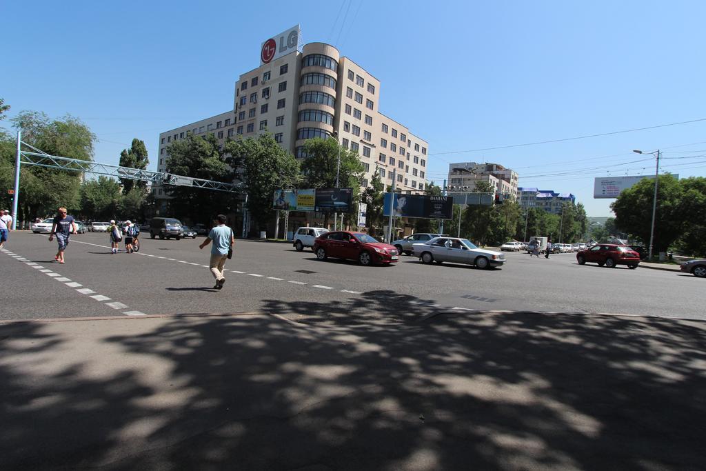Nadezhda Apartments In Touristic Area, On The Dostyk Avenue 89 Almaty Exteriér fotografie