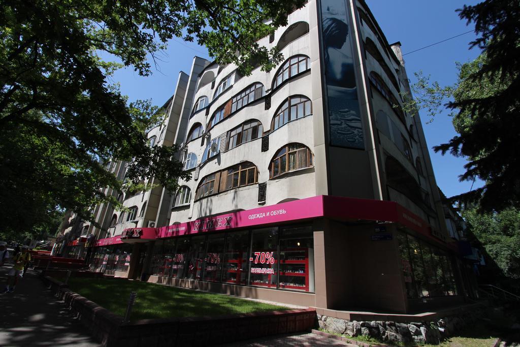 Nadezhda Apartments In Touristic Area, On The Dostyk Avenue 89 Almaty Exteriér fotografie